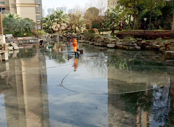 伽师景观池淤泥清理